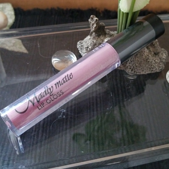 MAKEUP/ MADLY MATTE LIPGLOSS /NIP - Picture 1 of 3